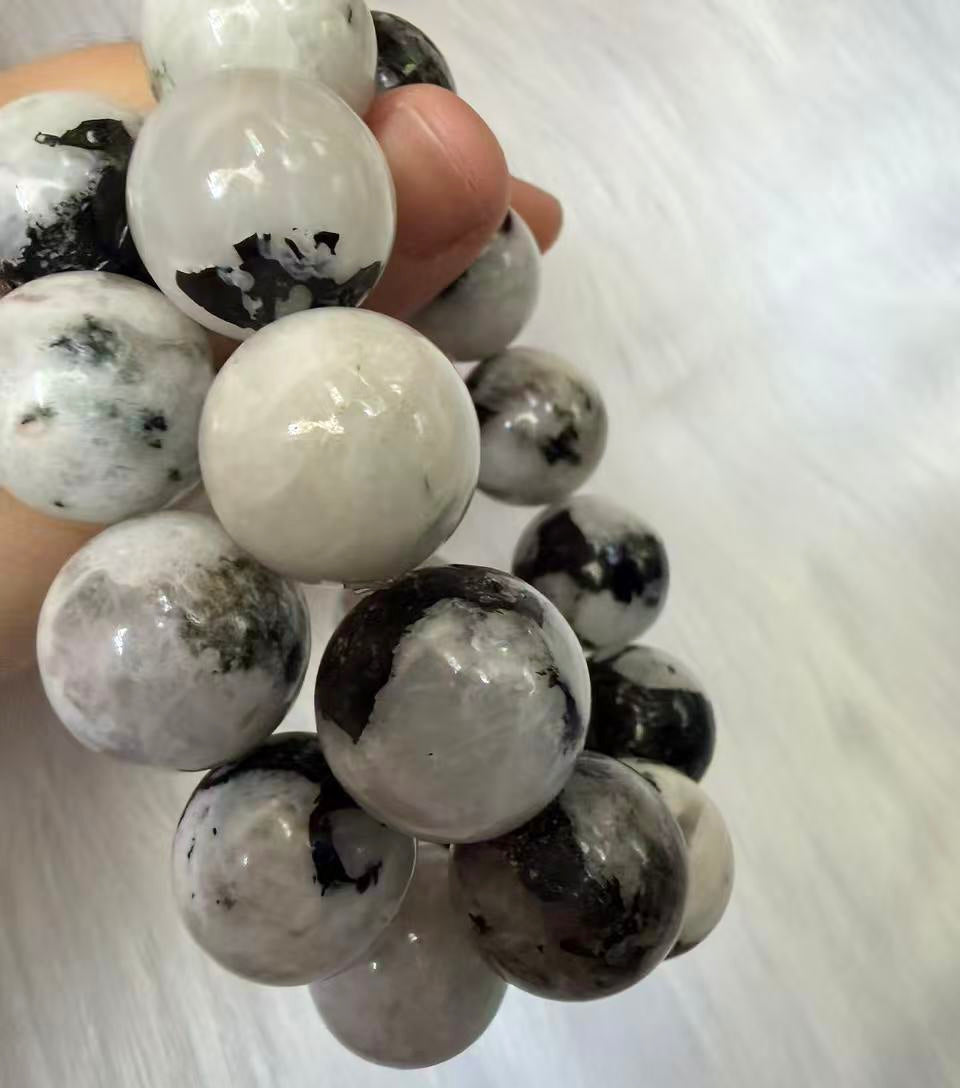 20mm Natural Black Inclusion Blue Flashlight moonstone beaded bracelet