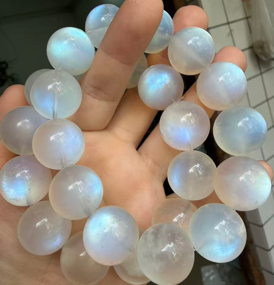20mm Natural Blue Flashlight white moonstone beads bracelet